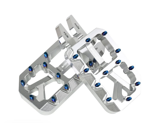 E-moto pegs
